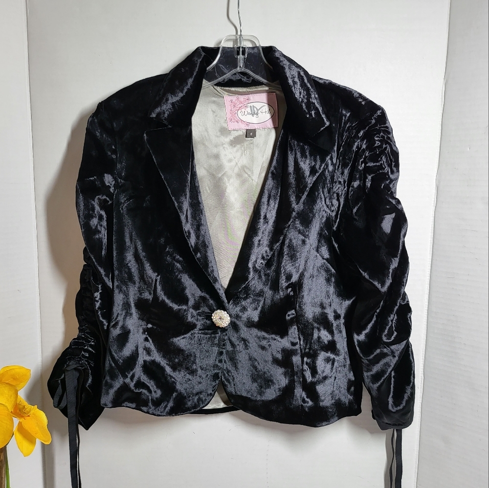 Wendy Hil beautiful casual velvet blazer button front, ruched design on sleeves